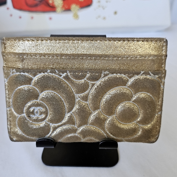 RARE EUC Chanel Suede Camelia Embossed Card Holder - Picture 3 of 13